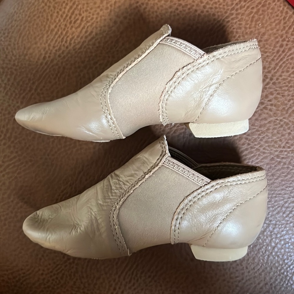 Capezio Kids Tan Jazz Shoes- 10m